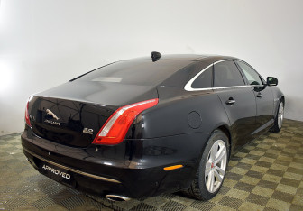 Подержанный автомобиль Jaguar XJ 2016 года (19 фото)