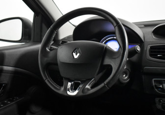 Подержанный автомобиль Renault Fluence 2014 года (15 фото)