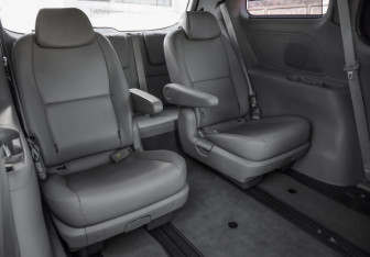 Подержанный автомобиль Kia Carnival 2020 года (28 фото)
