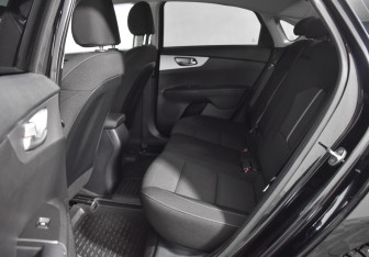 Подержанный автомобиль Kia Cerato Sedan 2022 года (12 фото)