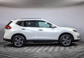 Подержанный автомобиль Nissan X-Trail 2021 года (4 фото)