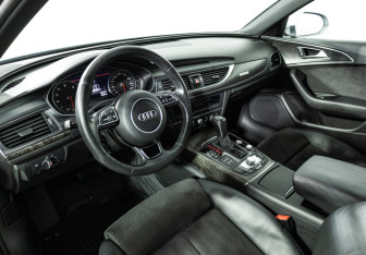 Подержанный автомобиль Audi A6 Sedan 2017 года (11 фото)