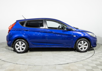 Подержанный автомобиль Hyundai Solaris Hatchback 2013 года (4 фото)