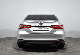 Подержанный автомобиль Toyota Camry Sedan 2020 года (6 фото)