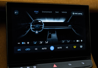 Подержанный автомобиль Voyah Passion 2023 года (21 фото)