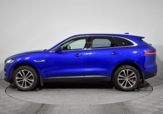 Подержанный автомобиль Jaguar F-Pace 2018 года (8 фото)
