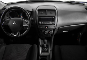 Подержанный автомобиль Mitsubishi ASX 2018 года (13 фото)