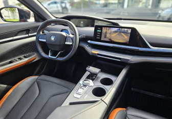 Подержанный автомобиль Changan UNI-V 2024 года (15 фото)