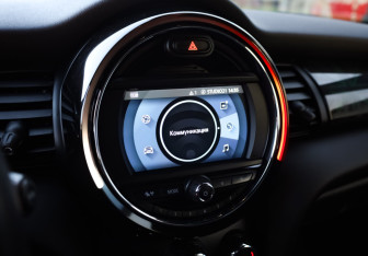 Подержанный автомобиль MINI Hatch 2020 года (18 фото)