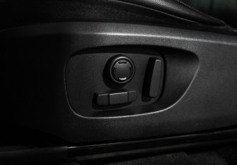 Подержанный автомобиль Land Rover Discovery Sport 2016 года (23 фото)