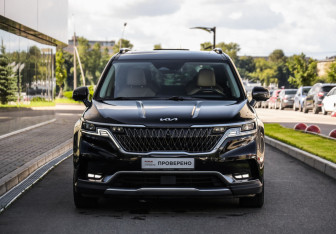 Подержанный автомобиль Kia Carnival 2021 года (31 фото)