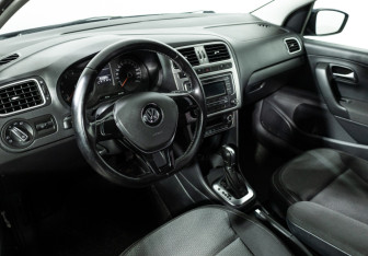Подержанный автомобиль Volkswagen Polo Sedan 2016 года (11 фото)