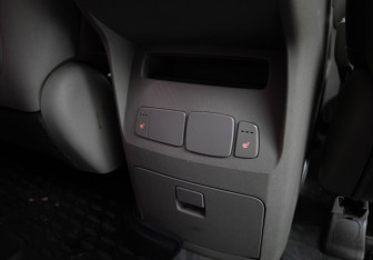 Подержанный автомобиль Kia Carnival 2016 года (22 фото)