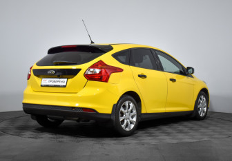 Подержанный автомобиль Ford Focus Hatchback 2012 года (5 фото)