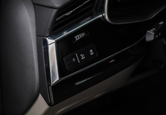 Подержанный автомобиль Audi Q8 2019 года (23 фото)