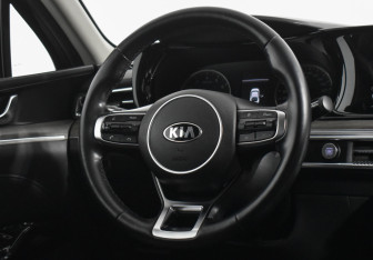 Подержанный автомобиль Kia K5 2021 года (14 фото)