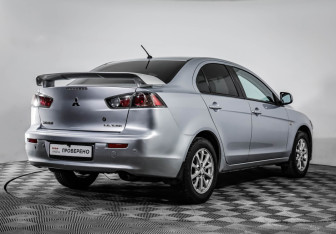 Подержанный автомобиль Mitsubishi Lancer Sedan 2012 года (5 фото)