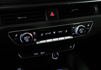 Подержанный автомобиль Audi A4 Sedan 2018 года (15 фото)