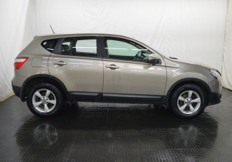 Подержанный автомобиль Nissan Qashqai 2012 года (4 фото)