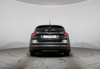Подержанный автомобиль Ford Focus Sedan 2019 года (6 фото)