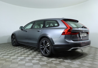 Подержанный автомобиль Volvo V90 Cross Country 2017 года (4 фото)