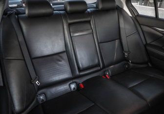 Подержанный автомобиль Infiniti Q50 2016 года (29 фото)