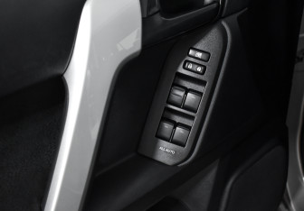 Подержанный автомобиль Toyota Land Cruiser Prado 2019 года (9 фото)