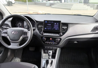 Подержанный автомобиль Hyundai Solaris Sedan 2022 года (10 фото)