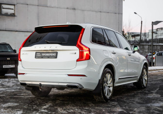 Подержанный автомобиль Volvo XC90 2017 года (7 фото)