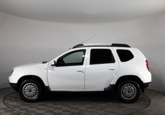 Подержанный автомобиль Renault Duster 2014 года (9 фото)