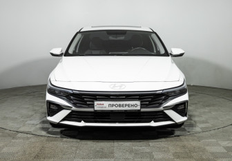 Подержанный автомобиль Hyundai Elantra Sedan 2023 года (2 фото)