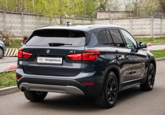 Подержанный автомобиль BMW X1 2016 года (6 фото)