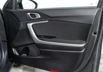 Подержанный автомобиль Kia Ceed Wagon 2021 года (29 фото)