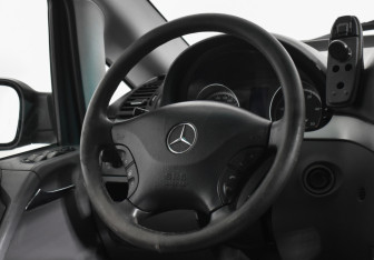 Подержанный автомобиль Mercedes-Benz Viano 2007 года (15 фото)