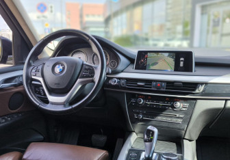 Подержанный автомобиль BMW X5 2014 года (14 фото)
