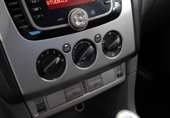 Подержанный автомобиль Ford Focus Wagon 2010 года (15 фото)