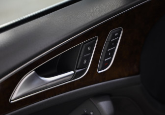 Подержанный автомобиль Audi A6 Sedan 2013 года (21 фото)