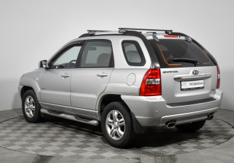 Подержанный автомобиль Kia Sportage 2007 года (7 фото)