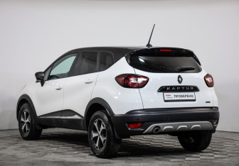 Подержанный автомобиль Renault Kaptur 2021 года (7 фото)