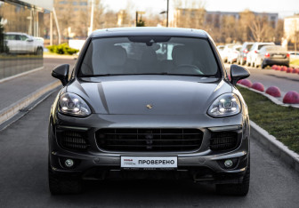 Подержанный автомобиль Porsche Cayenne 2015 года (3 фото)