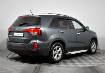 Подержанный автомобиль Kia Sorento 2016 года (5 фото)