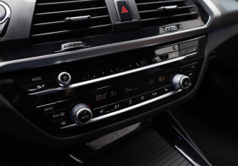 Подержанный автомобиль BMW X3 2021 года (23 фото)