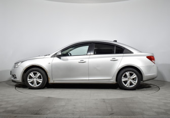 Подержанный автомобиль Chevrolet Cruze Sedan 2011 года (8 фото)
