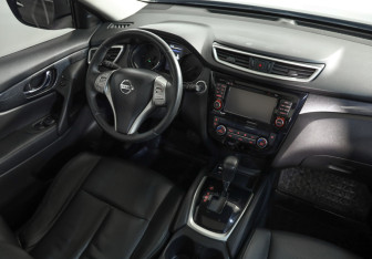 Подержанный автомобиль Nissan X-Trail 2017 года (8 фото)