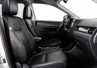 Подержанный автомобиль Mitsubishi Outlander 2015 года (20 фото)