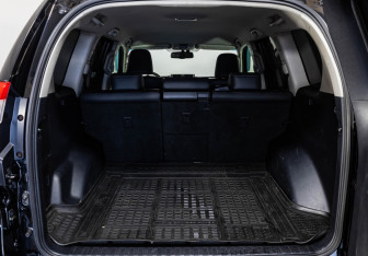 Подержанный автомобиль Toyota Land Cruiser Prado 2016 года (26 фото)