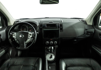 Подержанный автомобиль Nissan X-Trail 2010 года (13 фото)