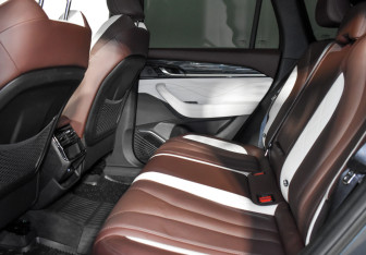 Подержанный автомобиль Geely Monjaro 2023 года (12 фото)