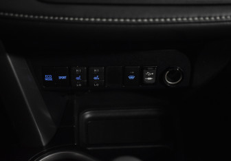 Подержанный автомобиль Toyota RAV4 2016 года (19 фото)