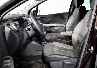 Подержанный автомобиль Renault Kaptur 2018 года (10 фото)